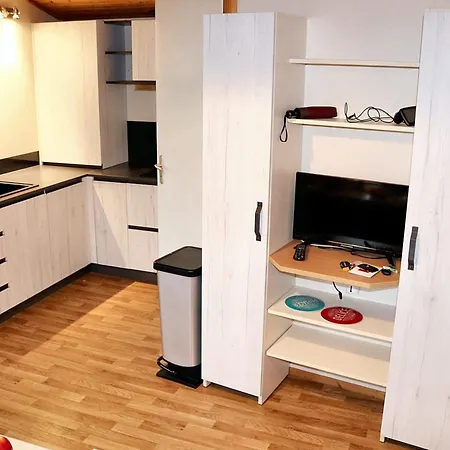 Paisible A Avec Piscine Partagee Ferienhaus