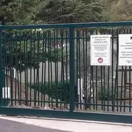 Prázdninový dům Paisible A Avec Piscine Partagee