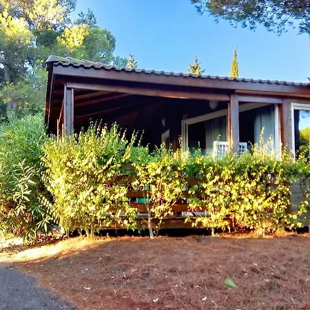 Prázdninový dům Paisible A Avec Piscine Partagee