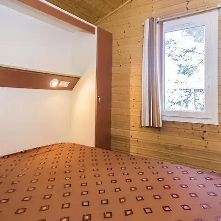 Prázdninový dům Paisible A Avec Piscine Partagee